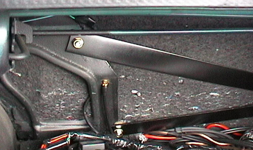 Rearseatbraces4jpg.jpg (63076 bytes)